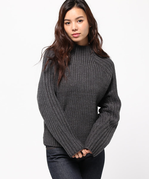 MOUSSY(マウジー)の「Backslit highneck sweater(ニット/セーター・レディース・チャコールグレー/オフホワイト/ブラウン・FREE)」の2枚目の写真