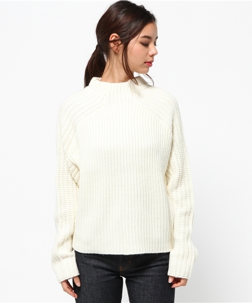 MOUSSY(マウジー)の「Backslit highneck sweater(ニット/セーター・レディース・チャコールグレー/オフホワイト/ブラウン・FREE)」の6枚目の写真