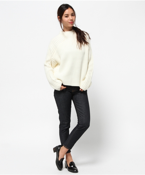 MOUSSY(マウジー)の「Backslit highneck sweater(ニット/セーター・レディース・チャコールグレー/オフホワイト/ブラウン・FREE)」の9枚目の写真