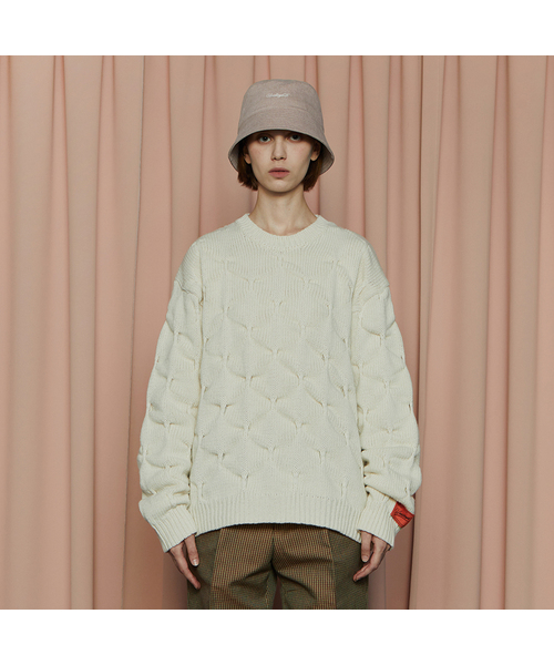 UNALLOYED(アナロイド)の「エンボスクローバーニット / アイボリー(ニット/セーター・レディース・その他・LARGE/MEDIUM/SMALL)」の1枚目の写真