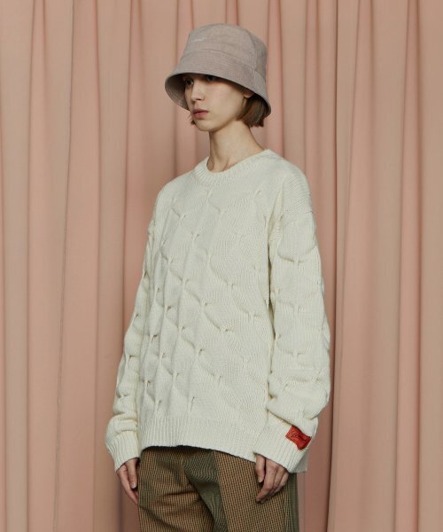 UNALLOYED(アナロイド)の「エンボスクローバーニット / アイボリー(ニット/セーター・レディース・その他・LARGE/MEDIUM/SMALL)」の2枚目の写真