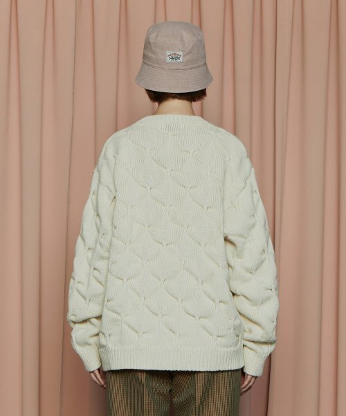 UNALLOYED(アナロイド)の「エンボスクローバーニット / アイボリー(ニット/セーター・レディース・その他・LARGE/MEDIUM/SMALL)」の3枚目の写真