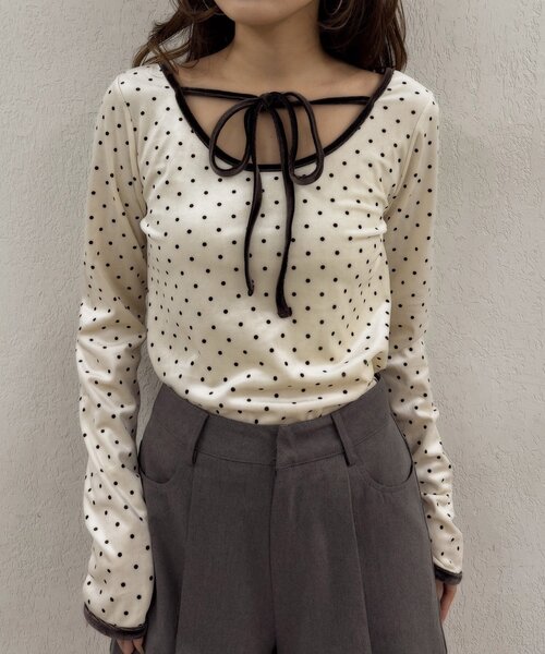 mline（エムライン）の「[mline]チョーカーベロアトップス（Tシャツ/カットソー・レディース・アイボリー/チャコールグレー/ピンク・FREE）」の4枚目の写真