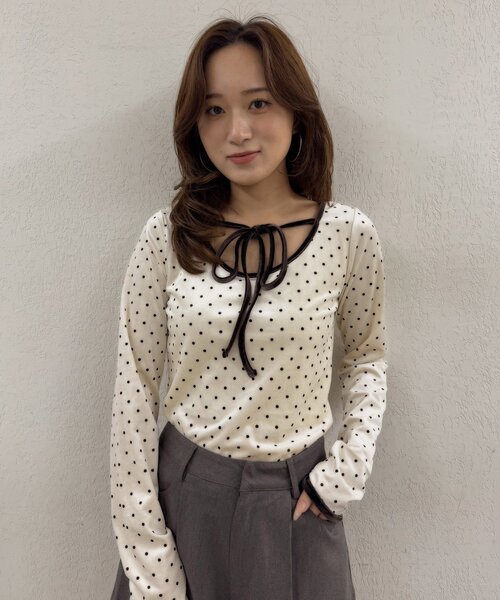 mline（エムライン）の「[mline]チョーカーベロアトップス（Tシャツ/カットソー・レディース・アイボリー/チャコールグレー/ピンク・FREE）」の9枚目の写真