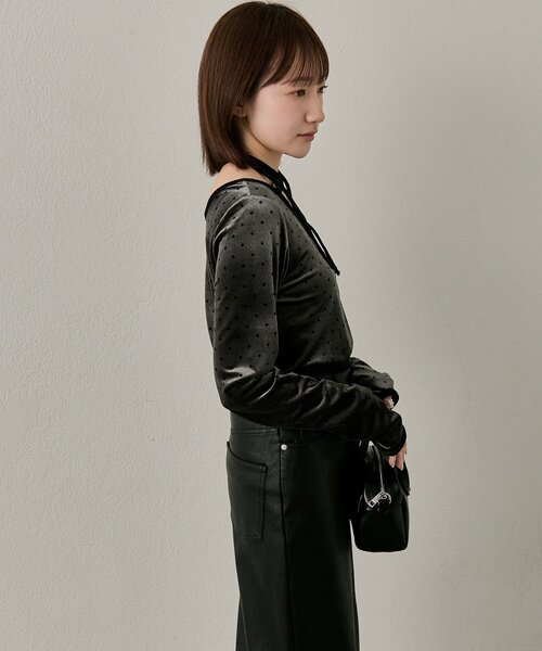 mline（エムライン）の「[mline]チョーカーベロアトップス（Tシャツ/カットソー・レディース・アイボリー/チャコールグレー/ピンク・FREE）」の15枚目の写真