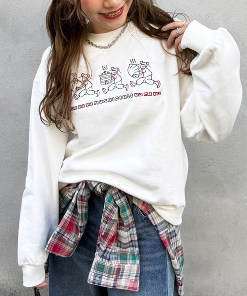 DOUBLE NAME（ダブルネーム）の「蒸しガール刺しゅうプルオーバー（Tシャツ/カットソー・レディース・オフホワイト/ブラック・FREE）」の2枚目の写真