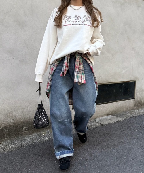 DOUBLE NAME（ダブルネーム）の「蒸しガール刺しゅうプルオーバー（Tシャツ/カットソー・レディース・オフホワイト/ブラック・FREE）」の5枚目の写真