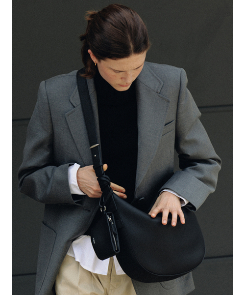 DEMERIEL（ドゥメリエル）の「Elise Hobo Bag Medium Black（ショルダーバッグ・レディース・その他・FREE）」の2枚目の写真
