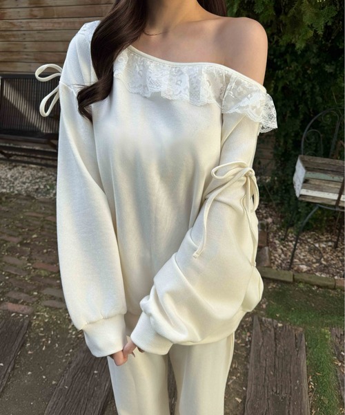 PHILLY（フィリー）の「《セットアップ可能★》レースパイピングオフショルスウェット（スウェット・レディース・アイボリー/グレー・FREE）」の10枚目の写真