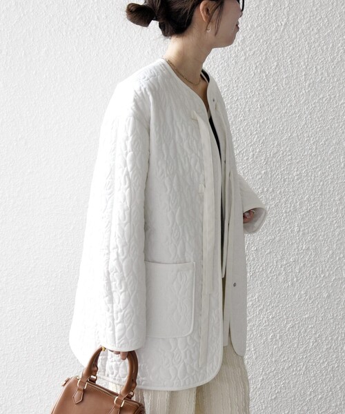 SHIPS any（シップス エニィ）の「SHIPS any: キルティング ステッチ ノーカラー ミディ コート（ノーカラーコート・レディース・ブラック/オフホワイト・ONE SIZE）」の8枚目の写真