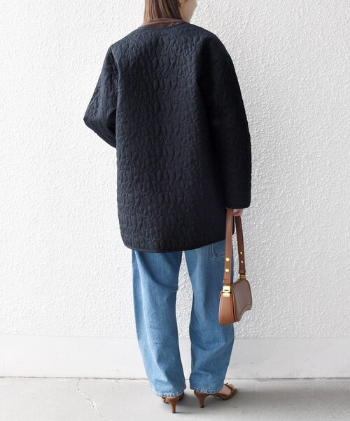 SHIPS any（シップス エニィ）の「SHIPS any: キルティング ステッチ ノーカラー ミディ コート（ノーカラーコート・レディース・ブラック/オフホワイト・ONE SIZE）」の10枚目の写真