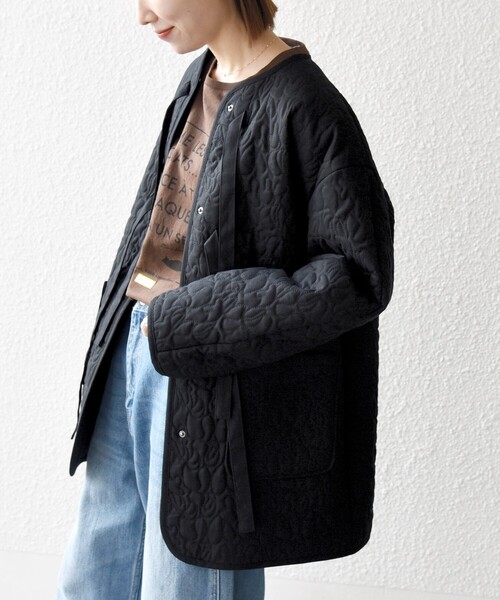 SHIPS any（シップス エニィ）の「SHIPS any: キルティング ステッチ ノーカラー ミディ コート（ノーカラーコート・レディース・ブラック/オフホワイト・ONE SIZE）」の13枚目の写真