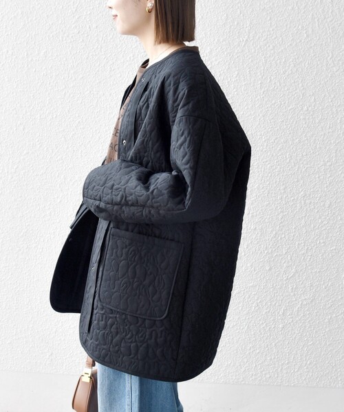 SHIPS any（シップス エニィ）の「SHIPS any: キルティング ステッチ ノーカラー ミディ コート（ノーカラーコート・レディース・ブラック/オフホワイト・ONE SIZE）」の14枚目の写真