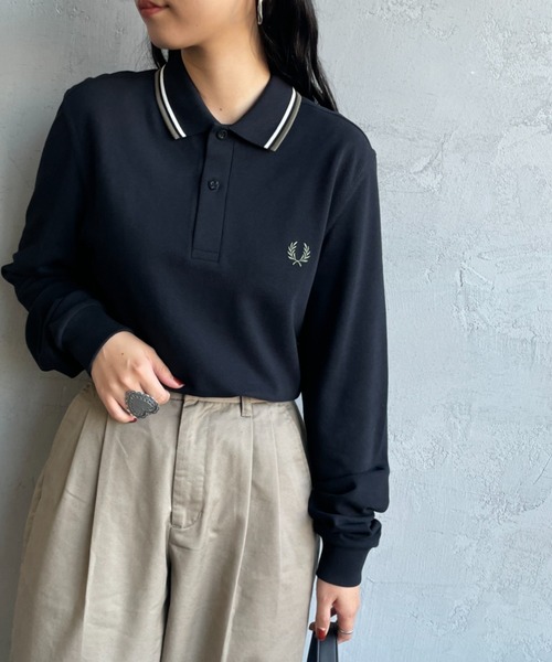 FRED PERRY（フレッドペリー）の「[FRED PERRY/フレッドペリー] ツインティップライン ロングスリーブポロシャツ M3636（ポロシャツ・レディース・ダークグリーン/ブラック系1/ブラック系/キナリ/ホワイト/ネイビー/ブラック/ネイビー系・S/M/L/XL）」の5枚目の写真