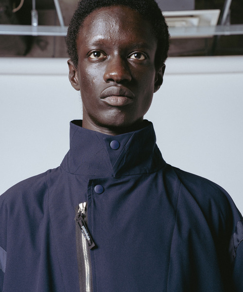 yoshiokubo（ヨシオクボ）の「yoshiokubo ヨシオクボ / MULTI-LOGO LONG COAT ゴブラン織マルチロゴロングコート / YKS26515（その他アウター・メンズ・ネイビー・3/2）」の7枚目の写真