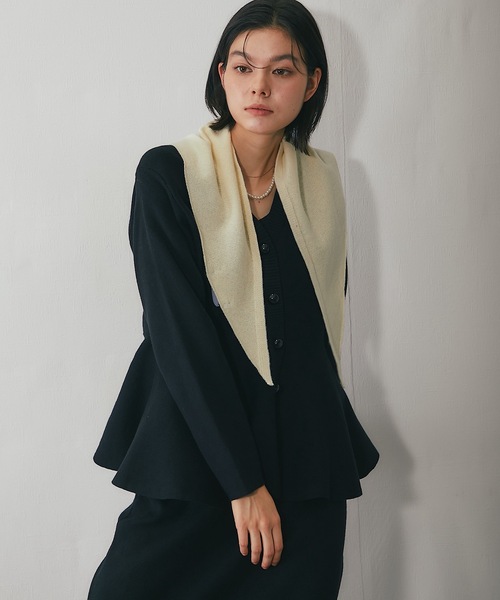 SMILE ORCHID（スマイルオーキッド）の「毛100％トライアングルスカーフ（ストール/ショール・レディース・グレイッシュベージュ/ブラック/アイボリー/グレー・FREE）」の12枚目の写真