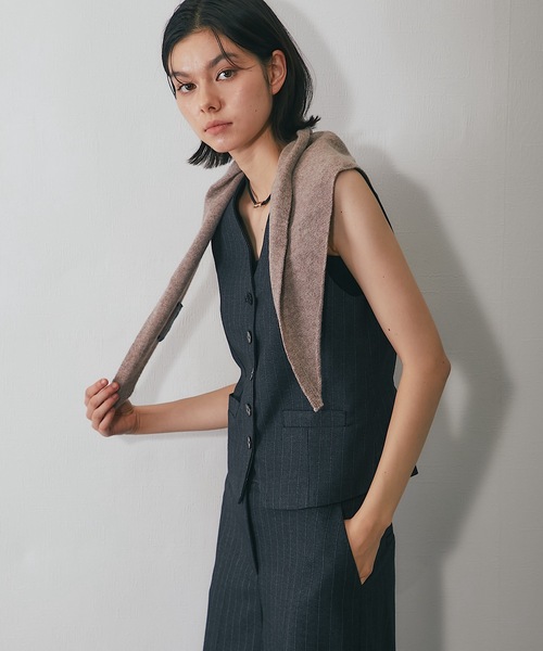 SMILE ORCHID（スマイルオーキッド）の「毛100％トライアングルスカーフ（ストール/ショール・レディース・グレイッシュベージュ/ブラック/アイボリー/グレー・FREE）」の19枚目の写真