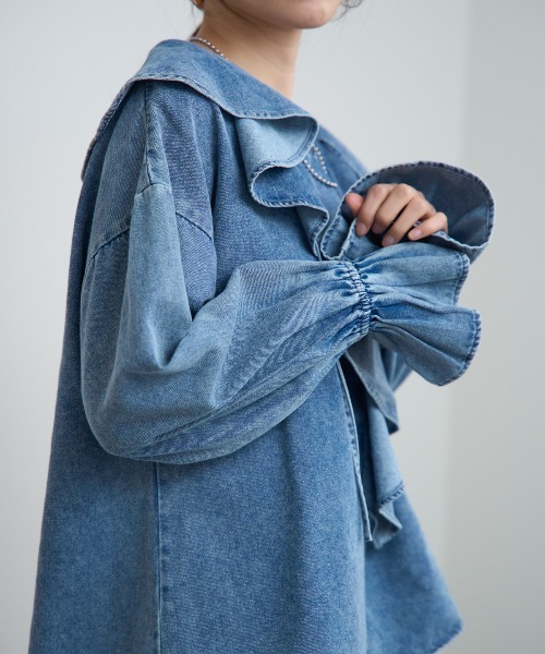 TRIANGLE PALETTE（トライアングルパレット）の「デニムフリルビッグカラーブラウス（シャツ/ブラウス・レディース・ブルー/ブラック/アイボリー/インディゴブルー・FREE）」の5枚目の写真