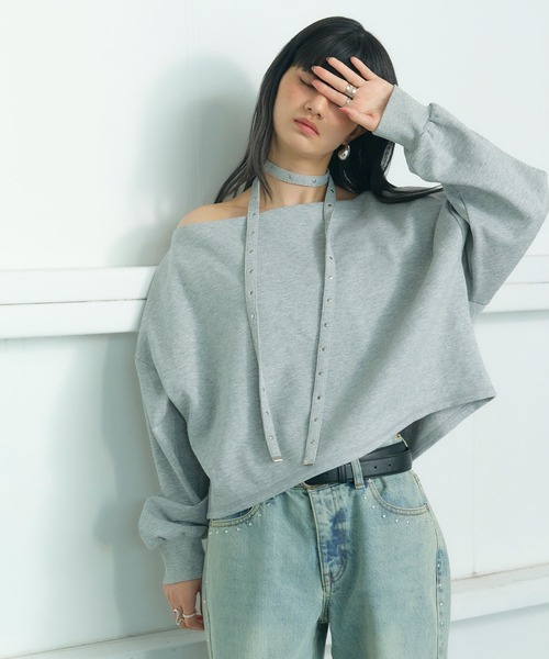 ELLEgirl（エルガール）の「スタッズチョーカー付きオフショルプルオーバー（スウェット・レディース・杢グレー・FREE）」の6枚目の写真