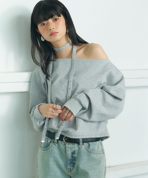 ELLEgirl（エルガール）の「スタッズチョーカー付きオフショルプルオーバー（スウェット・レディース・杢グレー・FREE）」の2枚目の写真