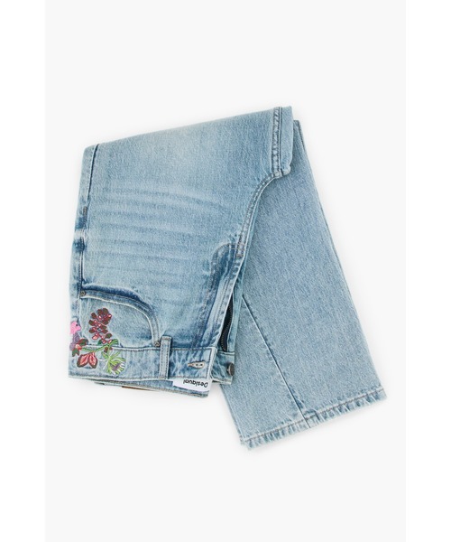 Desigual(デシグアル)の「花柄ヴィンテージウォッシュ ストレートデニムパンツ(デニムパンツ・レディース・ブルー・34/36/38/40/42/44)」の3枚目の写真