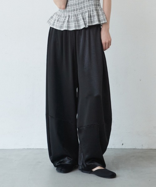 ANF.MUU(アンフムー)の「サテンボリュームパンツ(その他パンツ・レディース・ブラック/ホワイト/ブラウン・FREE)」の2枚目の写真
