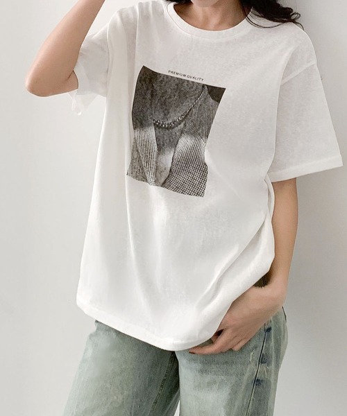 LOWO(ロワ)の「綿混 モノクロプリント オーバー Tシャツ(Tシャツ/カットソー・レディース・ブラック/チャコールグレー/ホワイト・FREE)」の2枚目の写真