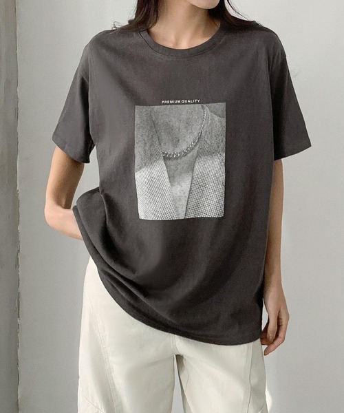 LOWO(ロワ)の「綿混 モノクロプリント オーバー Tシャツ(Tシャツ/カットソー・レディース・ブラック/チャコールグレー/ホワイト・FREE)」の3枚目の写真