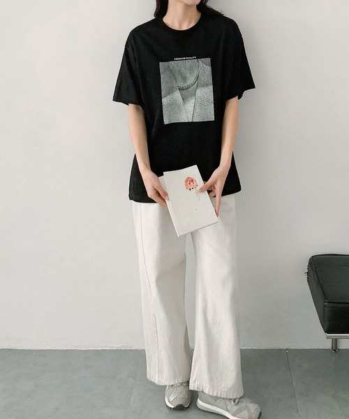LOWO(ロワ)の「綿混 モノクロプリント オーバー Tシャツ(Tシャツ/カットソー・レディース・ブラック/チャコールグレー/ホワイト・FREE)」の8枚目の写真