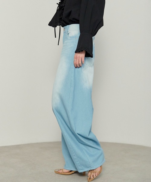 enhaut（アンオート）の「ヴィンテージ加工 デニム ワイド パンツ（デニムパンツ・レディース・ライトブルー/インディゴブルー・FREE）」の5枚目の写真