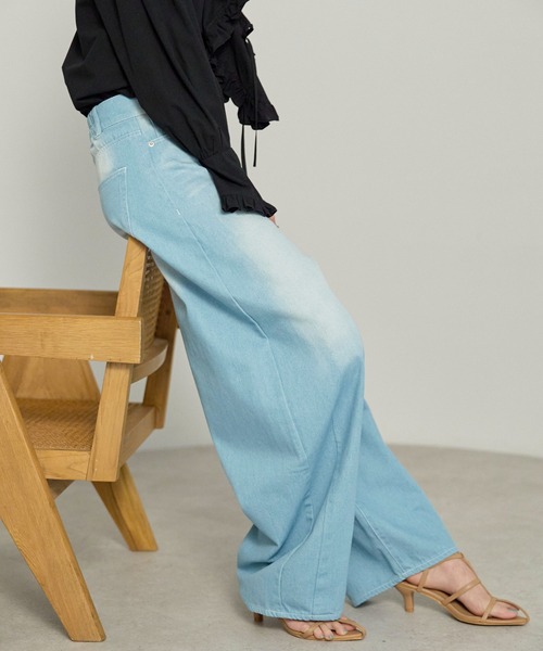 enhaut（アンオート）の「ヴィンテージ加工 デニム ワイド パンツ（デニムパンツ・レディース・ライトブルー/インディゴブルー・FREE）」の15枚目の写真