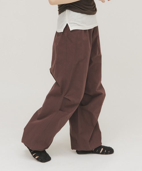 KBF(ケイビーエフ)の「WIDEカーゴパンツ(その他パンツ・レディース・ブラウン/オリーブ/アイボリー・ONE)」の1枚目の写真