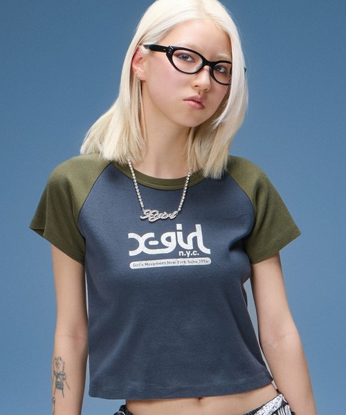 X-girl(エックスガール)の「NYC MILLS LOGO RAGLAN S/S BABY TEE(Tシャツ/カットソー・レディース・ホワイト/ピンク/チャコール・S/M)」の3枚目の写真