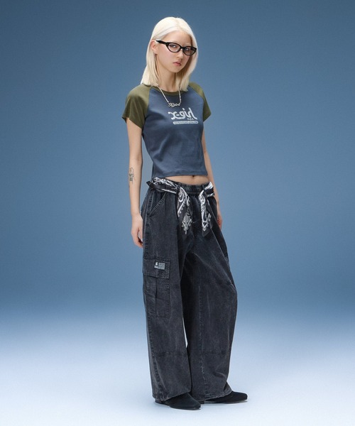 X-girl(エックスガール)の「NYC MILLS LOGO RAGLAN S/S BABY TEE(Tシャツ/カットソー・レディース・ホワイト/ピンク/チャコール・S/M)」の5枚目の写真
