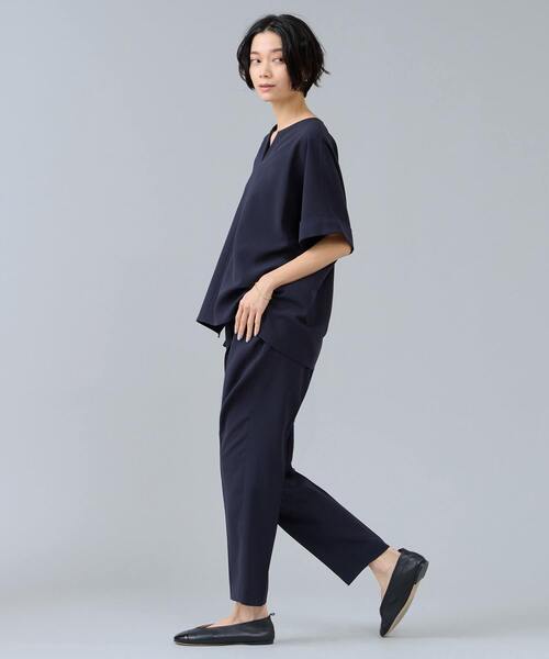 Liesse（リエス）の「キーネックブラウス（シャツ/ブラウス・レディース・ネイビー/モカ/ホワイト・FREE）」の5枚目の写真