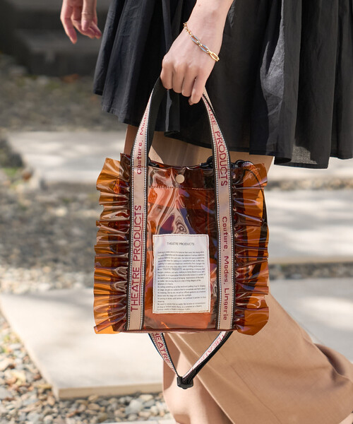 FREAK'S STORE(フリークスストア)の「THEATRE PRODUCTS × FREAK'S STORE/シアタープロダクツ 別注 ジャガードテープ フリル クリア トートバッグ S(ショルダーバッグ・レディース・チャコール/ホワイト/キャメル・ONE SIZE)」の1枚目の写真