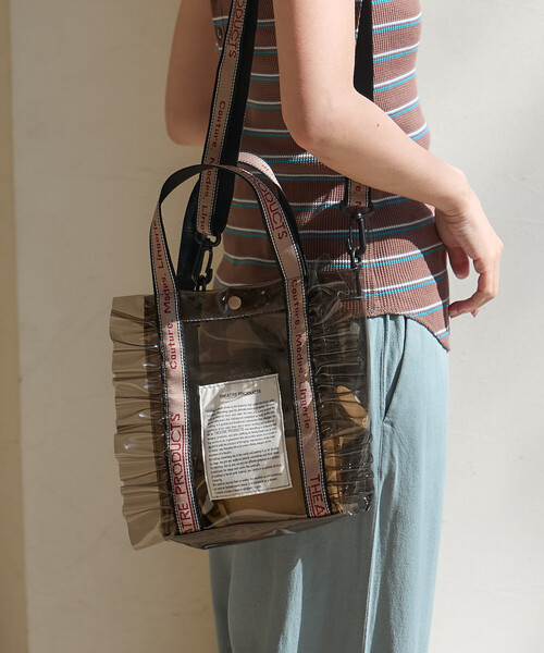 FREAK'S STORE(フリークスストア)の「THEATRE PRODUCTS × FREAK'S STORE/シアタープロダクツ 別注 ジャガードテープ フリル クリア トートバッグ S(ショルダーバッグ・レディース・チャコール/ホワイト/キャメル・ONE SIZE)」の3枚目の写真