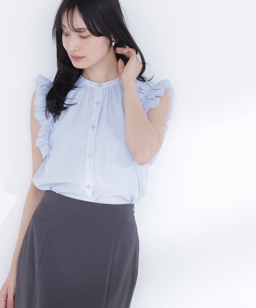 NATURAL BEAUTY BASIC(ナチュラルビューティーベーシック)の「フリルショルダーブラウス(シャツ/ブラウス・レディース・ブルー/オフホワイト/チャコールグレー/イエロー・MEDIUM/SMALL)」の4枚目の写真