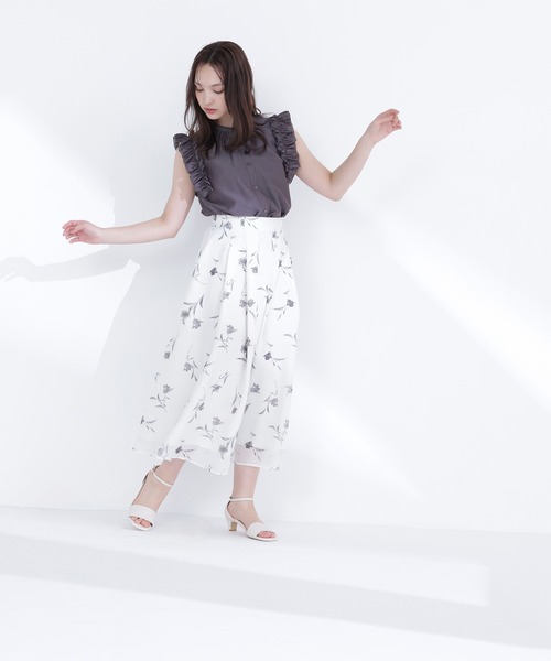 NATURAL BEAUTY BASIC(ナチュラルビューティーベーシック)の「フリルショルダーブラウス(シャツ/ブラウス・レディース・ブルー/オフホワイト/チャコールグレー/イエロー・MEDIUM/SMALL)」の14枚目の写真