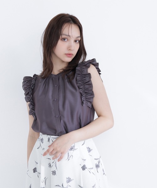 NATURAL BEAUTY BASIC(ナチュラルビューティーベーシック)の「フリルショルダーブラウス(シャツ/ブラウス・レディース・ブルー/オフホワイト/チャコールグレー/イエロー・MEDIUM/SMALL)」の15枚目の写真