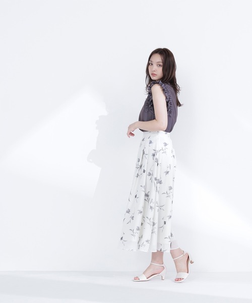 NATURAL BEAUTY BASIC(ナチュラルビューティーベーシック)の「フリルショルダーブラウス(シャツ/ブラウス・レディース・ブルー/オフホワイト/チャコールグレー/イエロー・MEDIUM/SMALL)」の16枚目の写真