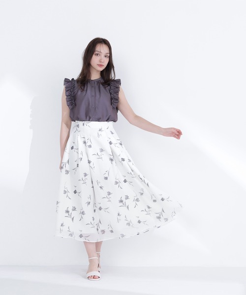 NATURAL BEAUTY BASIC(ナチュラルビューティーベーシック)の「フリルショルダーブラウス(シャツ/ブラウス・レディース・ブルー/オフホワイト/チャコールグレー/イエロー・MEDIUM/SMALL)」の18枚目の写真