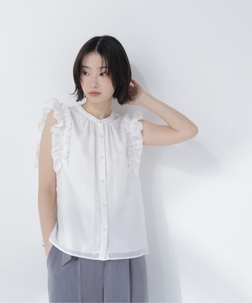 NATURAL BEAUTY BASIC(ナチュラルビューティーベーシック)の「フリルショルダーブラウス(シャツ/ブラウス・レディース・ブルー/オフホワイト/チャコールグレー/イエロー・MEDIUM/SMALL)」の5枚目の写真