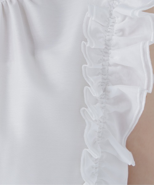 NATURAL BEAUTY BASIC(ナチュラルビューティーベーシック)の「フリルショルダーブラウス(シャツ/ブラウス・レディース・ブルー/オフホワイト/チャコールグレー/イエロー・MEDIUM/SMALL)」の13枚目の写真
