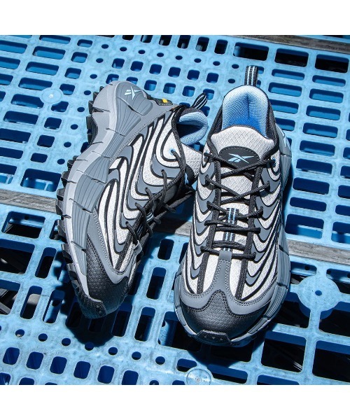 Reebok（リーボック）の「ジグ キネティカ 3.5 エッジ / ZIG KINETICA 3.5 EDGE（スニーカー・メンズ・ブラック/グレー・24.0cm/24.5cm/23.5cm/23.0cm/22.5cm/31cm/30.0cm/29.0cm/28.5cm/28.0cm/27.5cm/27.0cm/26.5cm/26.0cm/25.5cm/25.0cm）」の4枚目の写真