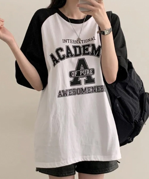 VIVID LADY(ビビッドレディー)の「カレッジロゴ 配色 ラグランTシャツ 半袖カットソー(Tシャツ/カットソー・レディース・ワイン/ブラック/グリーン/ネイビー・FREE)」の3枚目の写真