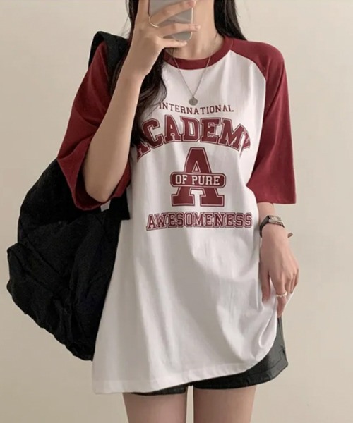 VIVID LADY(ビビッドレディー)の「カレッジロゴ 配色 ラグランTシャツ 半袖カットソー(Tシャツ/カットソー・レディース・ワイン/ブラック/グリーン/ネイビー・FREE)」の6枚目の写真