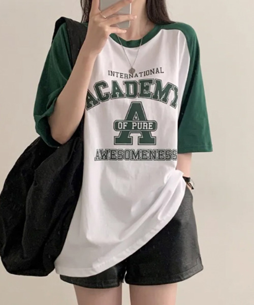 VIVID LADY(ビビッドレディー)の「カレッジロゴ 配色 ラグランTシャツ 半袖カットソー(Tシャツ/カットソー・レディース・ワイン/ブラック/グリーン/ネイビー・FREE)」の11枚目の写真