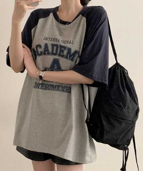 VIVID LADY(ビビッドレディー)の「カレッジロゴ 配色 ラグランTシャツ 半袖カットソー(Tシャツ/カットソー・レディース・ワイン/ブラック/グリーン/ネイビー・FREE)」の15枚目の写真