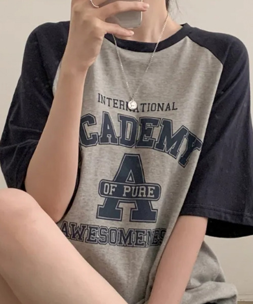 VIVID LADY(ビビッドレディー)の「カレッジロゴ 配色 ラグランTシャツ 半袖カットソー(Tシャツ/カットソー・レディース・ワイン/ブラック/グリーン/ネイビー・FREE)」の17枚目の写真